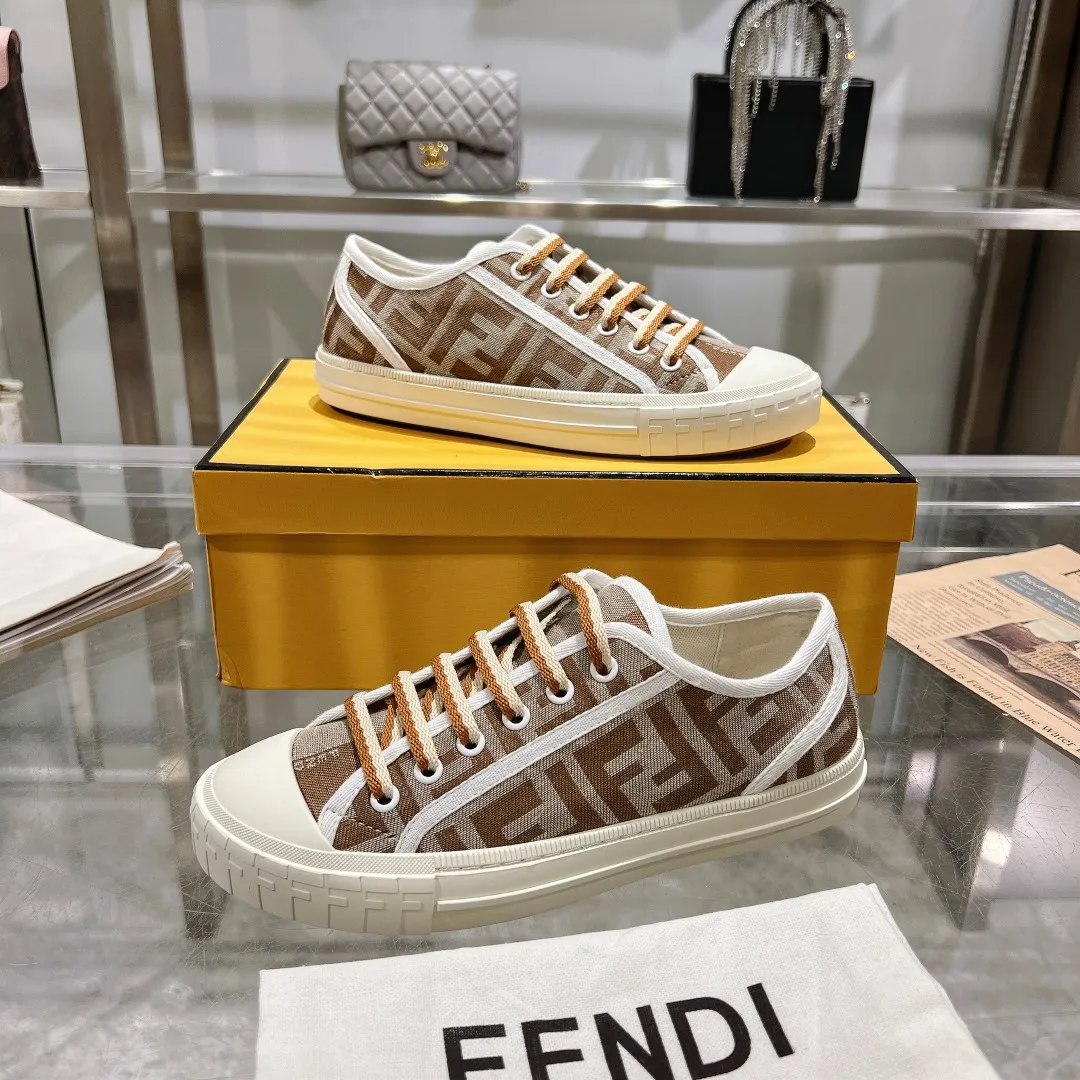 Couple style 💰460❤️Fendi Fendi's latest couple canvas shoes ❑ Fabric: Original customized imported jacquard canvas material ❑ Inner lining: Imported canvas material ❑ Sole: Original molded non-slip TPU outsole ❑ Bottom thickness: 2.5cm ❑ Size: Women's 35-40/Men's 39-45